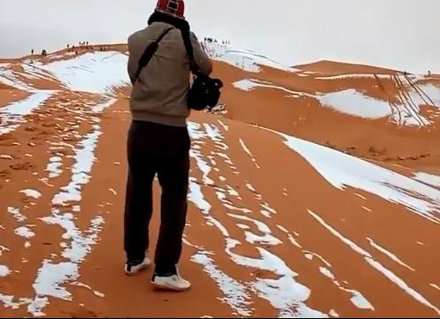 (VIDEO) KLIMA JE NAČISTO POLUDELA: PAO SNEG U SAHARI najtoplijoj pustinji na svetu!